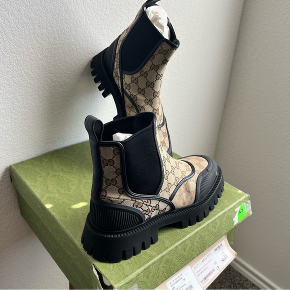 NEW Women’s GG Gucci Canvas Tan and Black Monogram Ankle Boots - EU 40 / US 10 - Picture 3 of 16